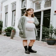 Umstandsstrickjacke mit Bindegürtel - Glow