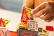 Cleverclixx Mini Tiles Sinterklaas Limited Edition mit 30 magnetischen Bausteinen