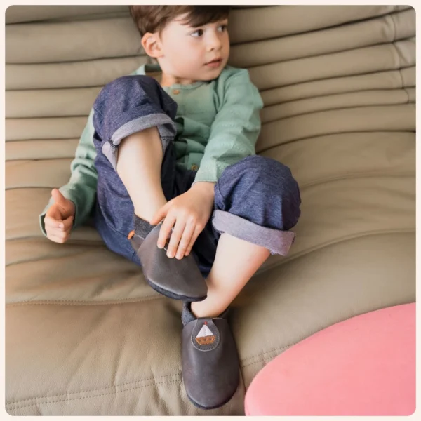 Orangenkinder SOFT Hausschuhe Poppies Skippy das Schiffchen Lederhausschuhe mit gesticktem Schiffsmotiv