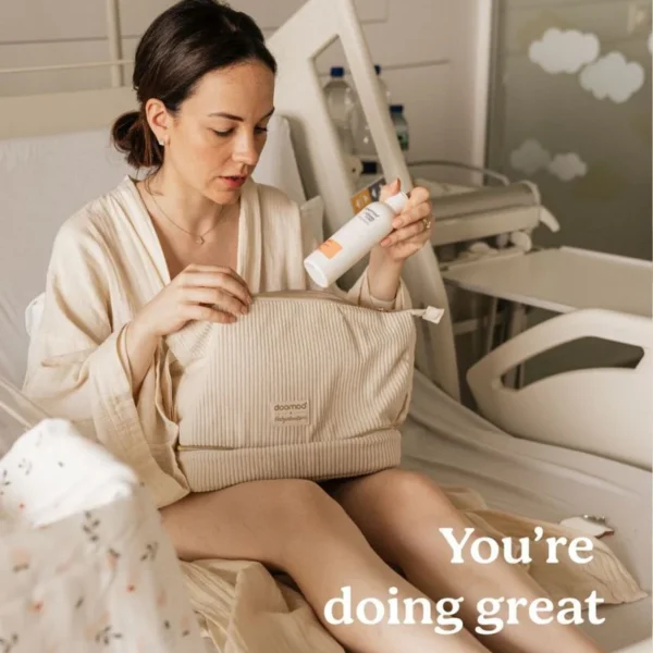 doomoo Mommy Vanity Wochenbett Pflegeset für Mamas in beiger Cordtasche