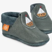 Orangenkinder SOFT Hausschuhe Poppies Skippy das Schiffchen Lederhausschuhe mit gesticktem Schiffsmotiv