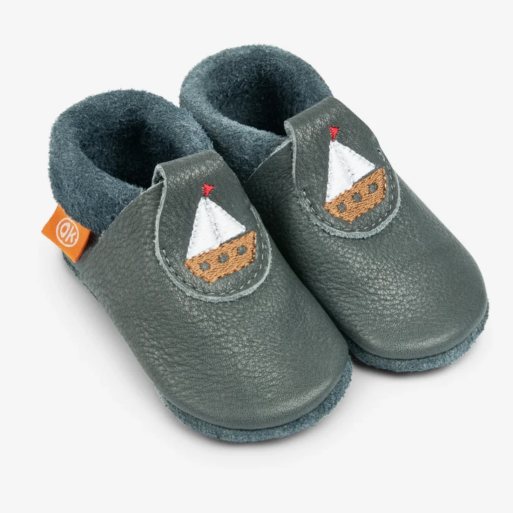 Orangenkinder SOFT Hausschuhe Poppies Skippy das Schiffchen Lederhausschuhe mit gesticktem Schiffsmotiv