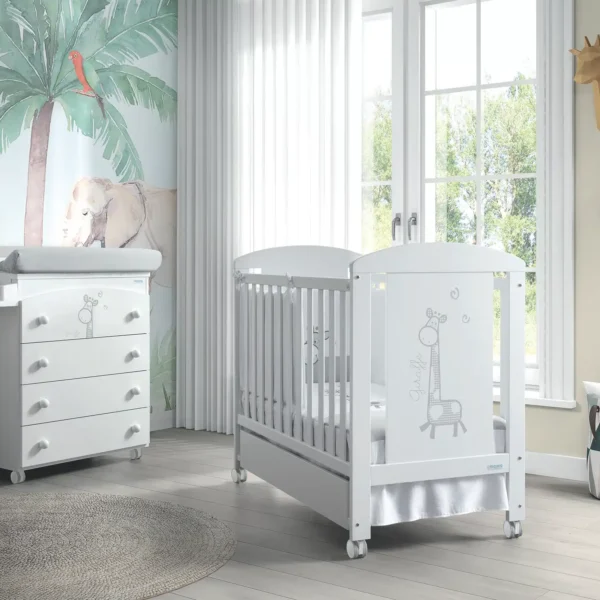 Babybett Sabana 120 × 60 cm in Weiß mit Giraffenmotiv