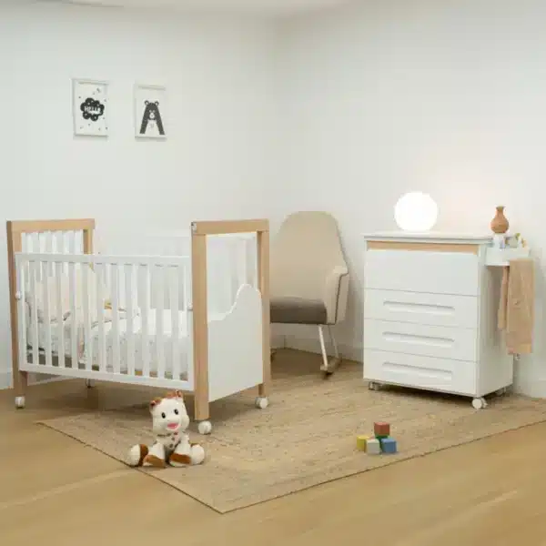 Babybett Dolce Magic 120 × 60 cm in Weiß und Natur mit LED-Sternenlicht