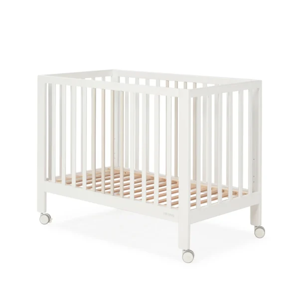 Montessori-Babybett Nayra 120 × 60 cm aus Buche in Weiß