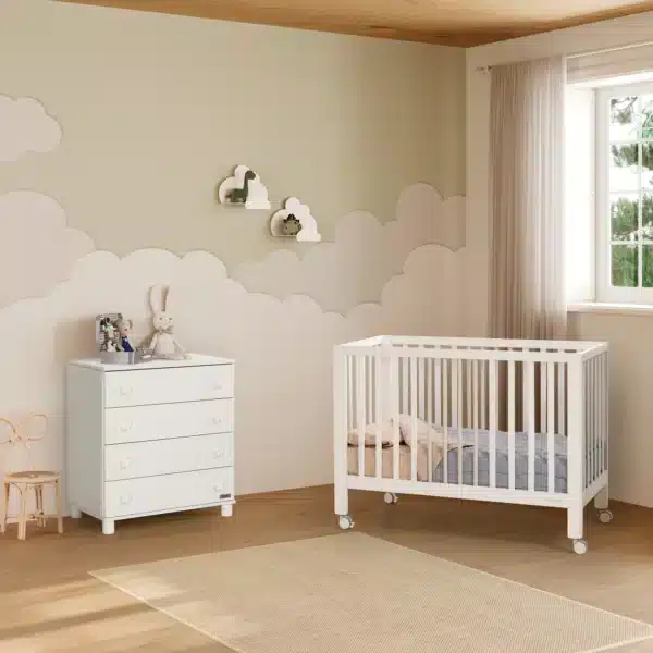 Montessori-Babybett Nayra 120 × 60 cm aus Buche in Weiß