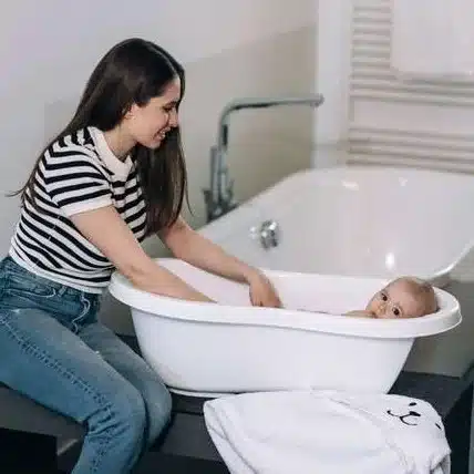 Babybadewanne Cosy in Weiß mit EVA-Polsterung und zwei Badebereichen