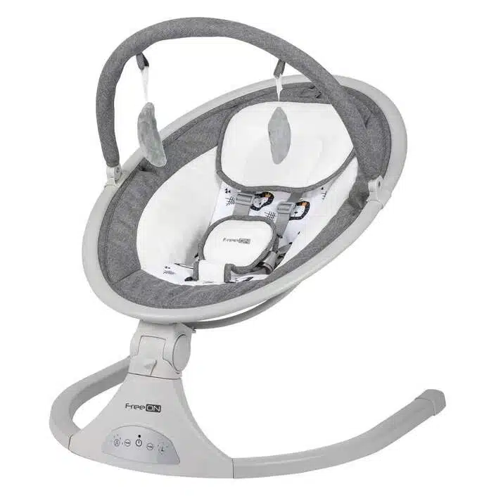 Babyschaukel Elite in Grau mit Spielbogen und zwei Spielzeugen.